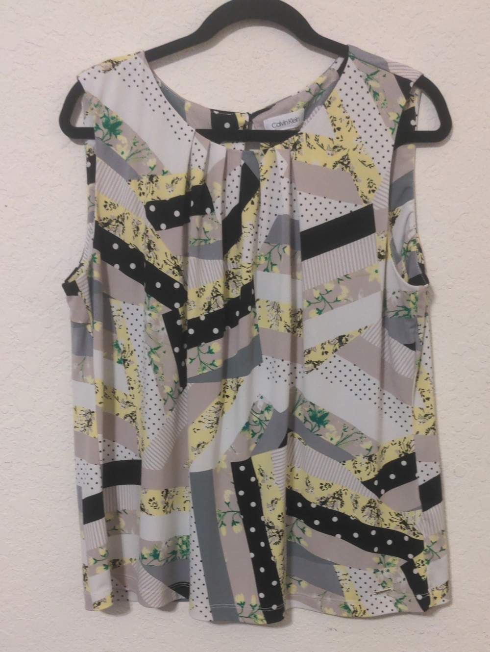 Calvin Klein Women's Sleeveless Summer Floral Shirt. Size 1X